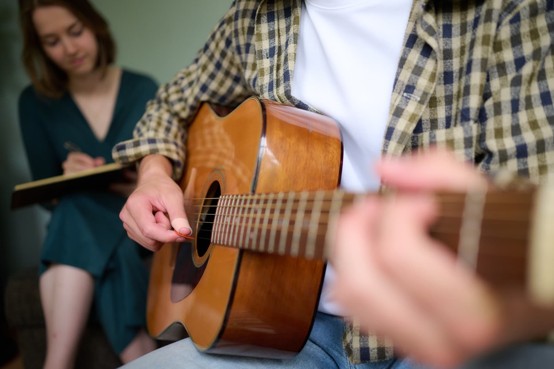 Tim met gitaar